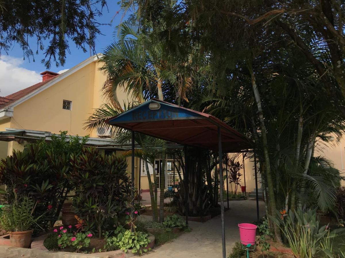 Hotel - Appartement Meuble " Les Flots Bleu " Ανταναναρίβο Εξωτερικό φωτογραφία