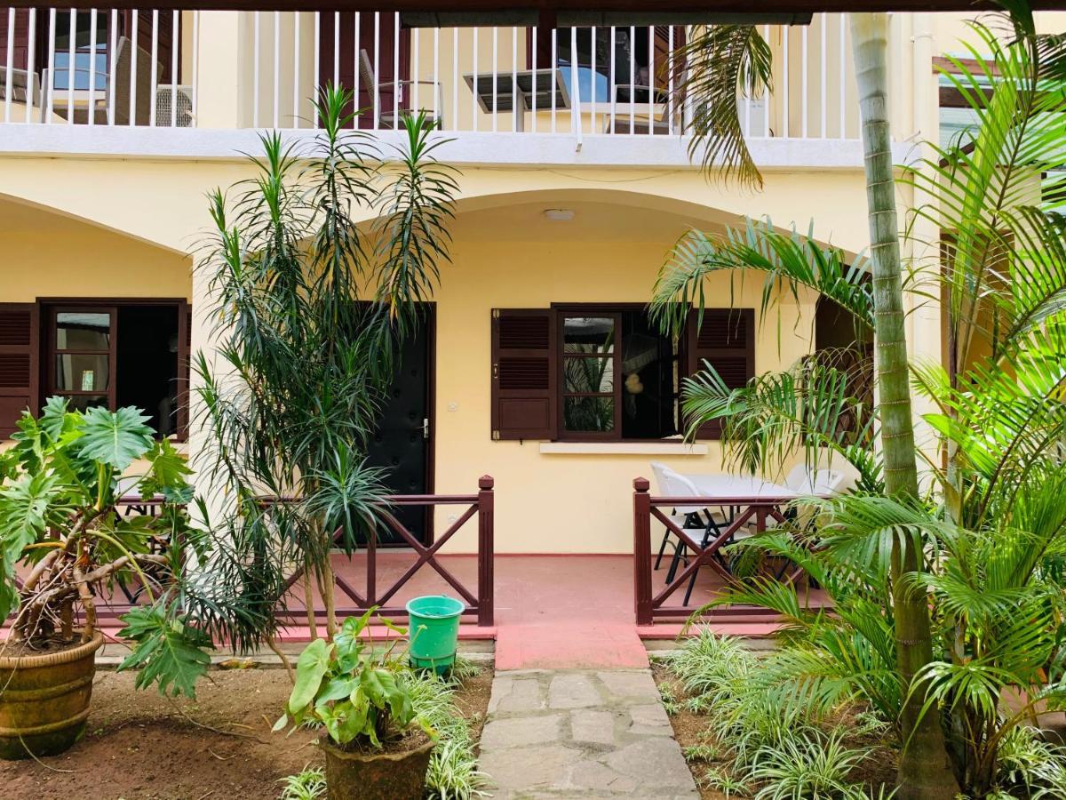 Hotel - Appartement Meuble " Les Flots Bleu " Ανταναναρίβο Εξωτερικό φωτογραφία