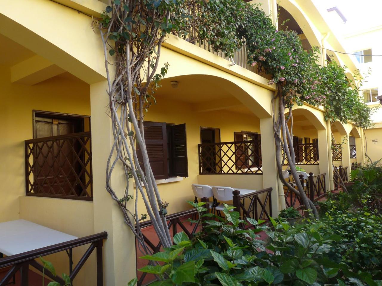 Hotel - Appartement Meuble " Les Flots Bleu " Ανταναναρίβο Εξωτερικό φωτογραφία