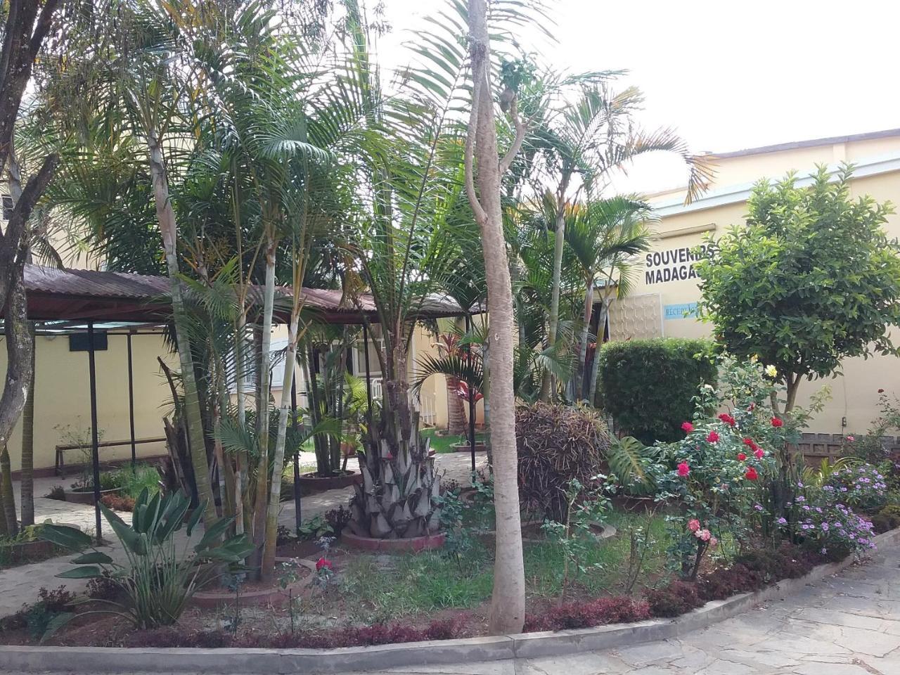 Hotel - Appartement Meuble " Les Flots Bleu " Ανταναναρίβο Εξωτερικό φωτογραφία